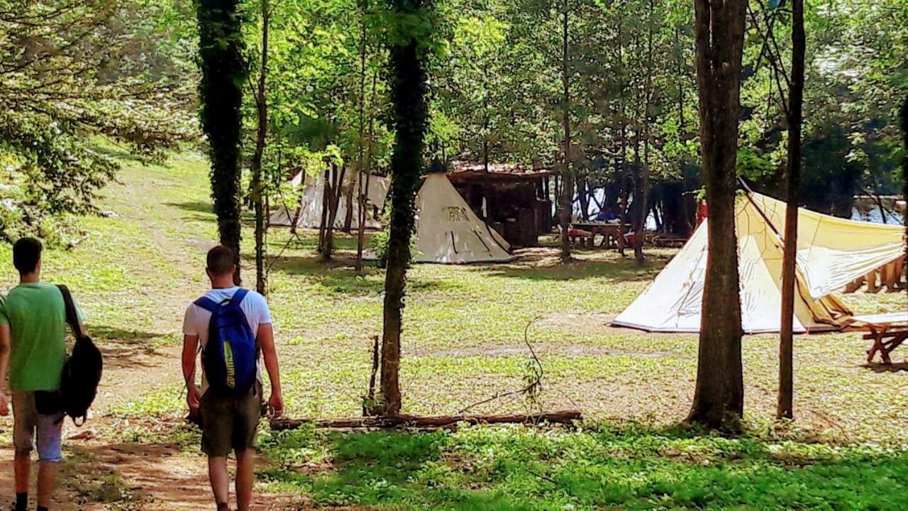 Hotel Robinson Camp Kupa - Juratovicki Brig Netretic Exteriér fotografie