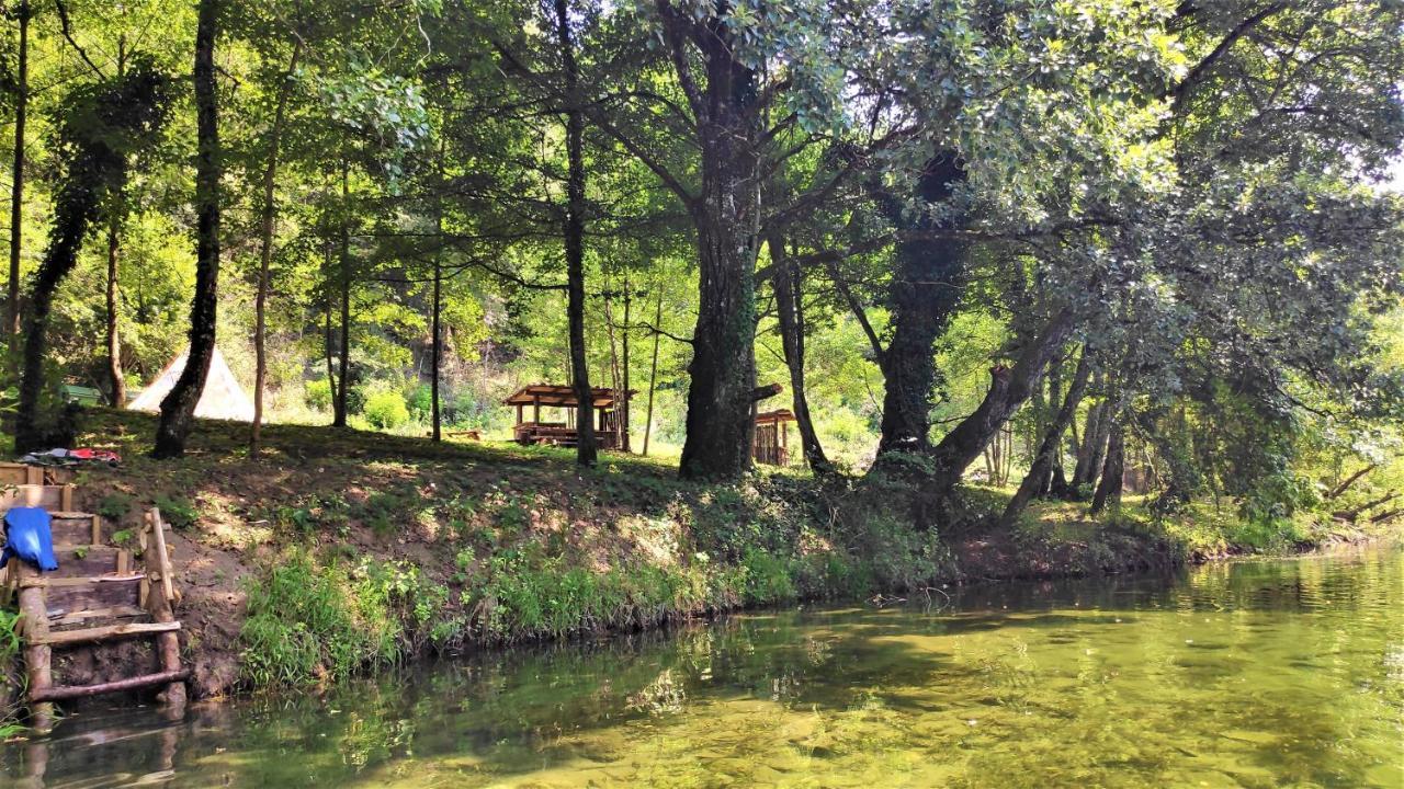Hotel Robinson Camp Kupa - Juratovicki Brig Netretic Exteriér fotografie