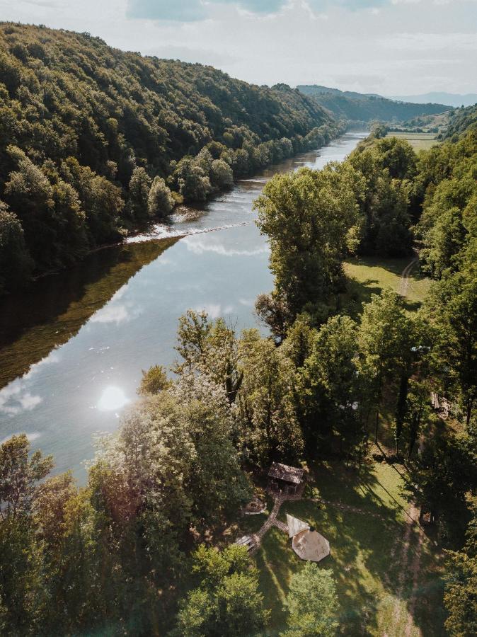 Hotel Robinson Camp Kupa - Juratovicki Brig Netretic Exteriér fotografie