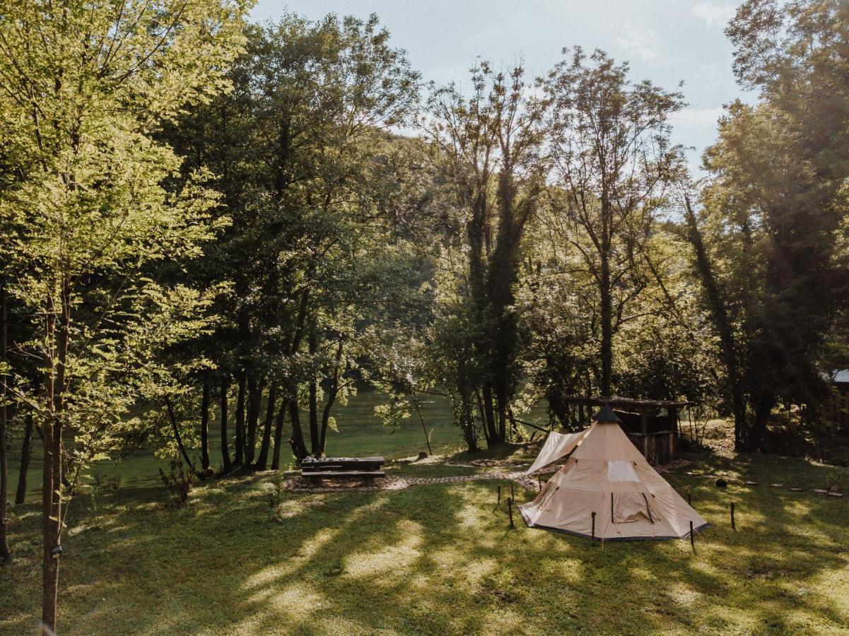 Hotel Robinson Camp Kupa - Juratovicki Brig Netretic Exteriér fotografie