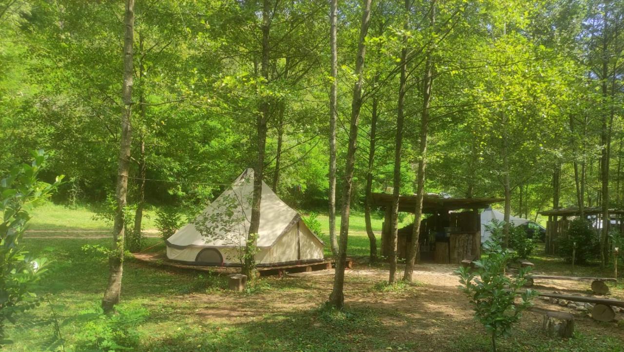 Hotel Robinson Camp Kupa - Juratovicki Brig Netretic Exteriér fotografie
